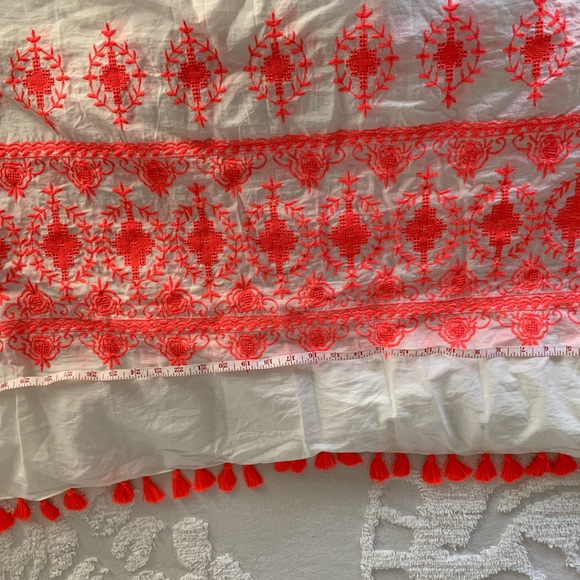 NWT Large Infinity Scarf Cotton White with Hot Pink Embroidery & Tassels - Picture 5 of 6
